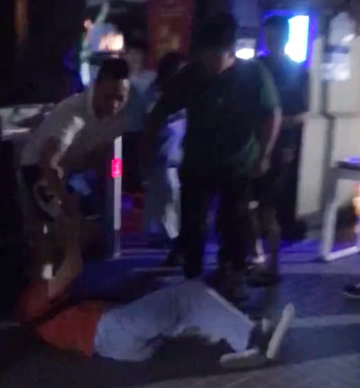 成都蓝光长岛基督徒住户回家遭物业拦阻20230606